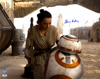 DAISY RIDLEY SIGNED REY CLOSE-UP WITH BB-8 16X20 PHOTO