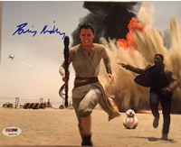 DAISY RIDLEY SIGNED REY RUNNING WITH FINN 8X10 PHOTO